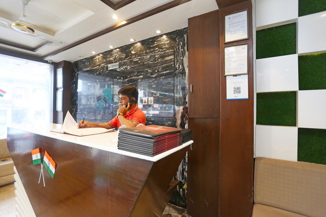 Oyo 18422 Central Grand Belanganj Bagian luar foto