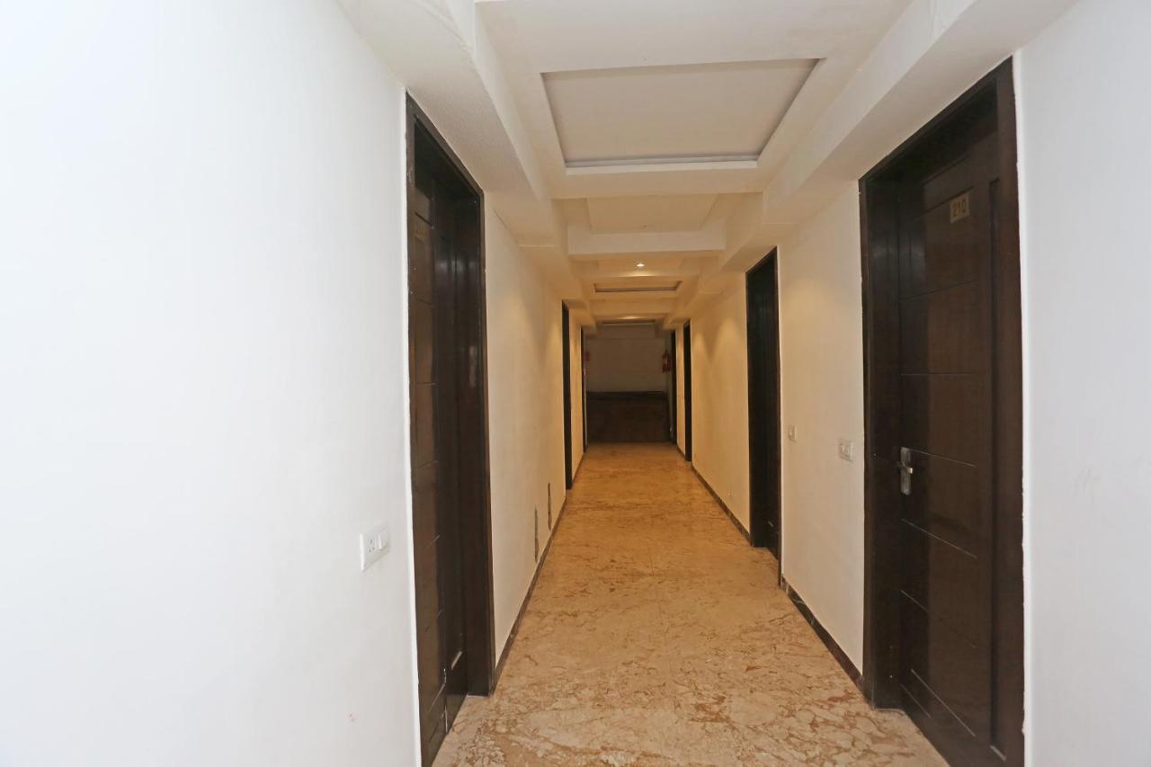 Oyo 18422 Central Grand Belanganj Bagian luar foto