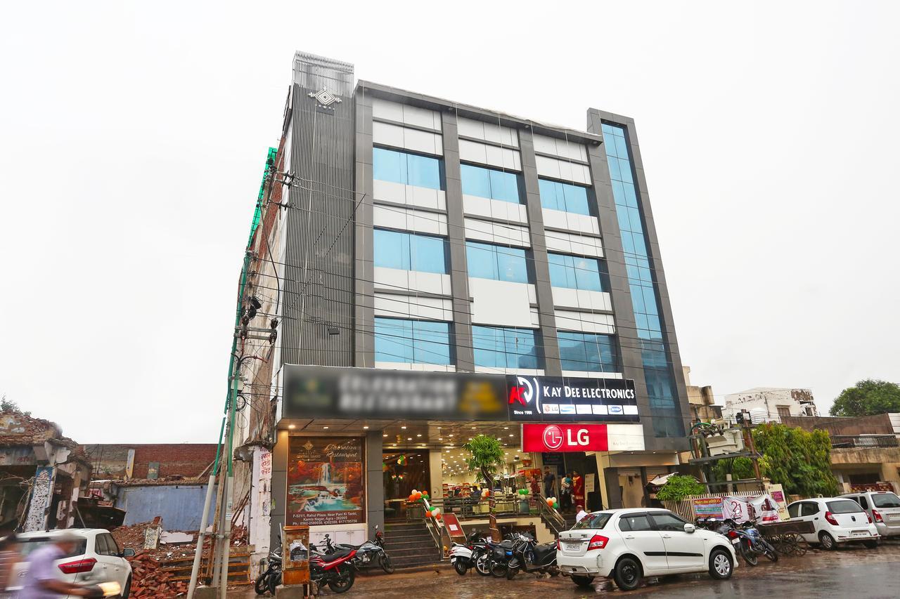 Oyo 18422 Central Grand Belanganj Bagian luar foto